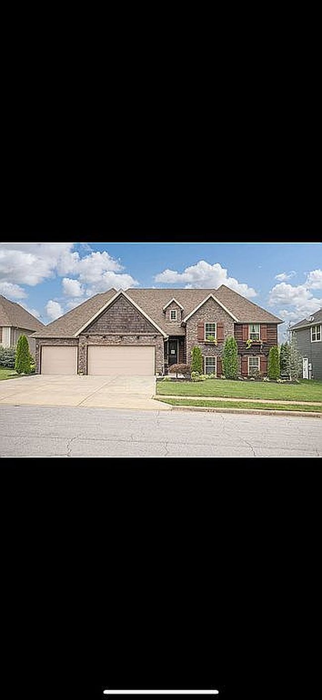 Photo of 409 W Landsdowne Dr