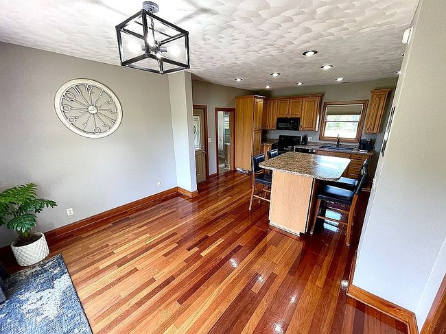 Image of 1490 N Henderson Rd