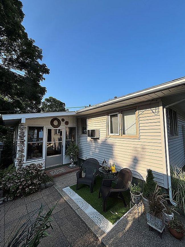 Photo of 1709 Sheldon Rd, Grand Haven, MI
