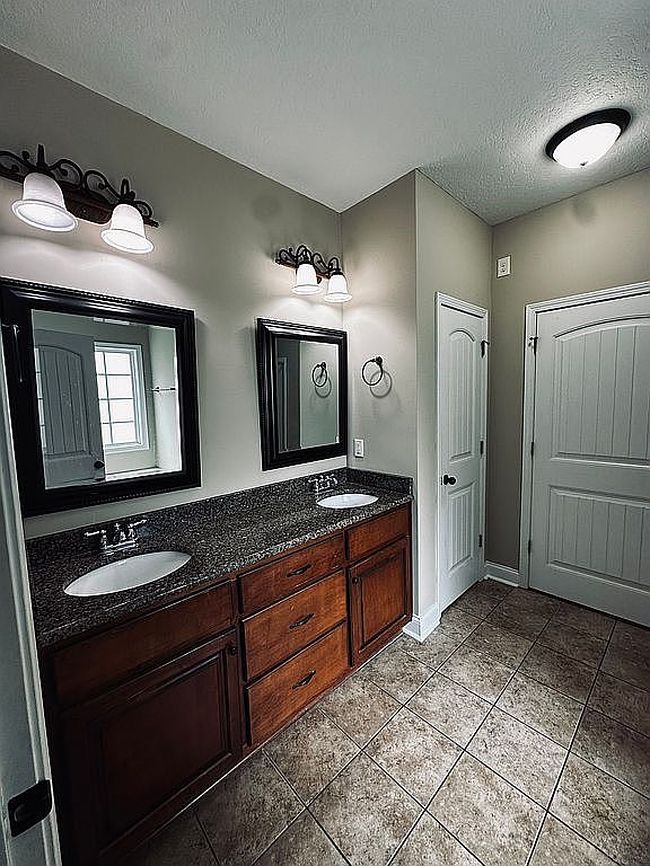 Photo of 231 Grove Ln, Kathleen, GA