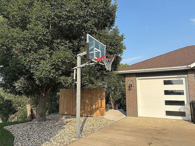 Photo of 406 Rosemont Cir, Montrose, SD