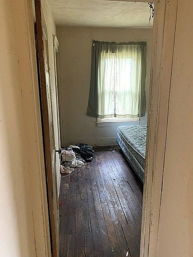 Photo of 910 Black Ave, Flint, MI