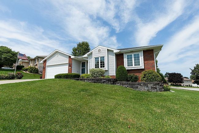 Photo of 410 Cloverdale Dr, Council Bluffs, IA