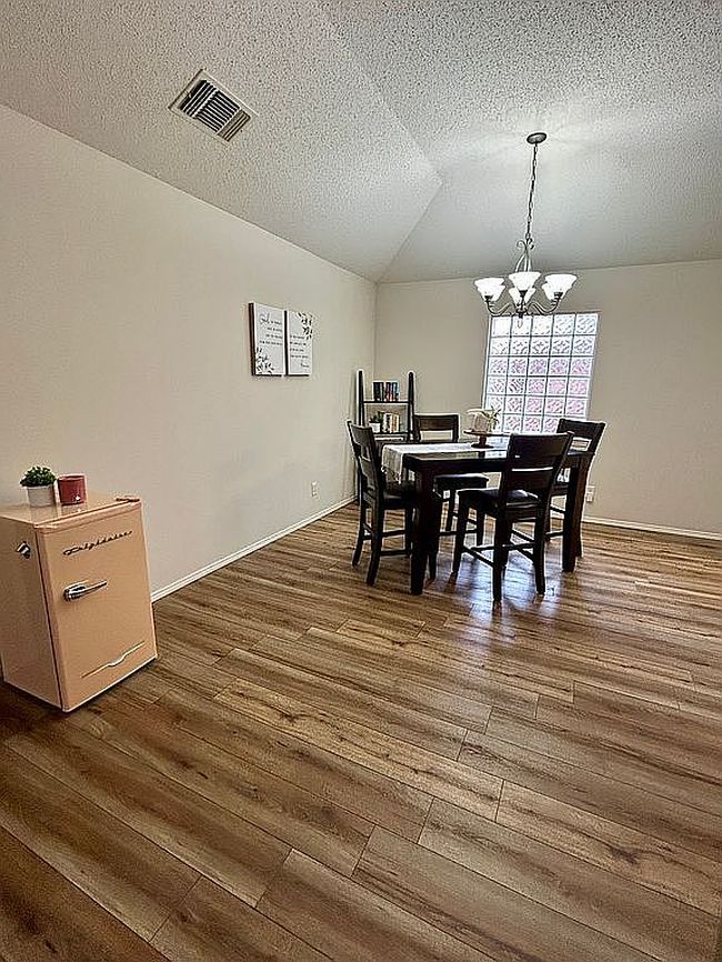 Image of 5225 Oak Grove Blvd