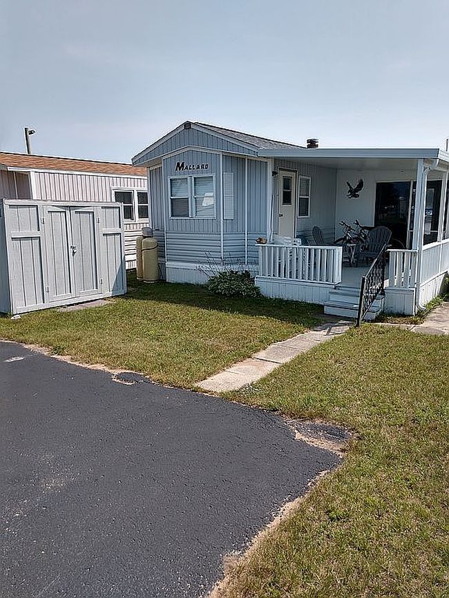 Photo of 21 Fighting Fish Dr #21