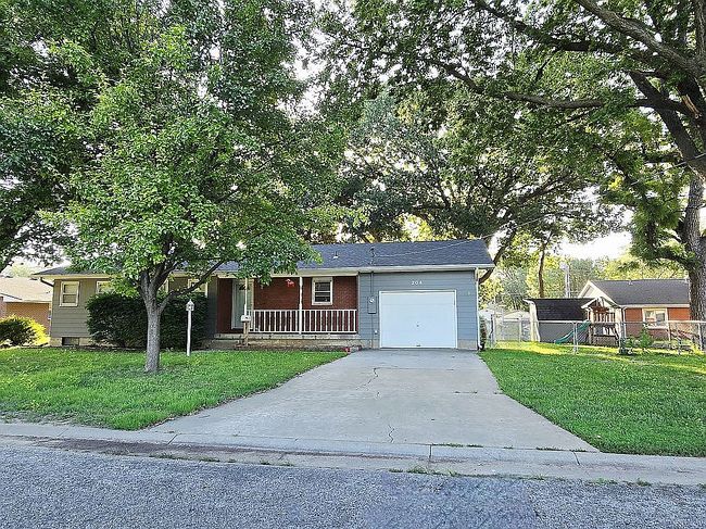 Photo of 204 Pine Ct, Lindsborg, KS