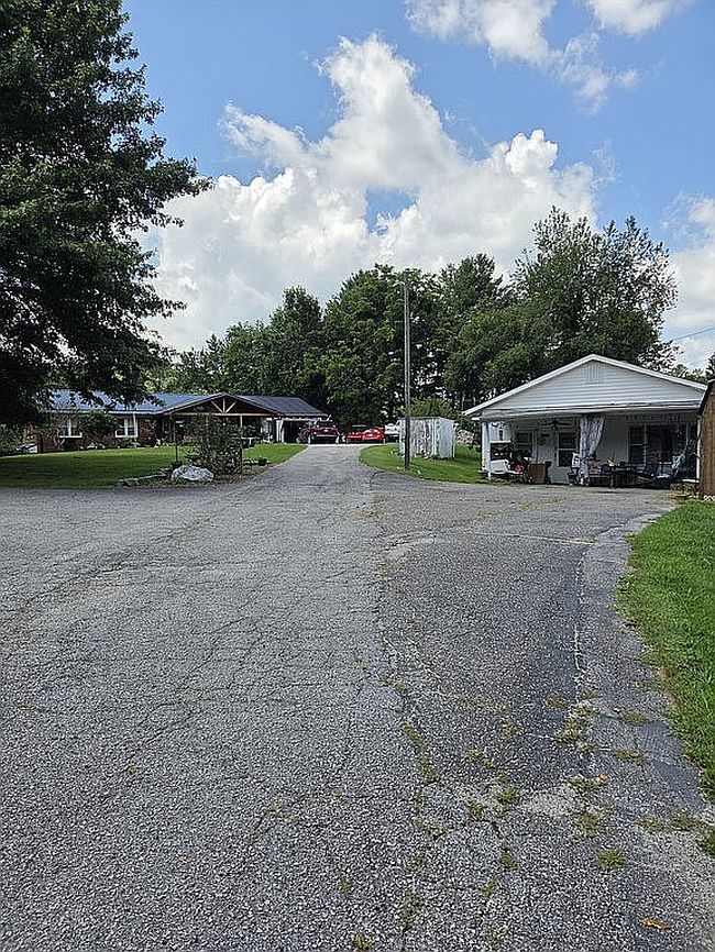 Photo of 86 Jack Sullins Rd, Spruce Pine, NC