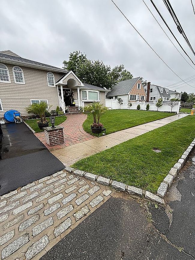 Photo of 59 Western Concourse, Amity Harbor, NY
