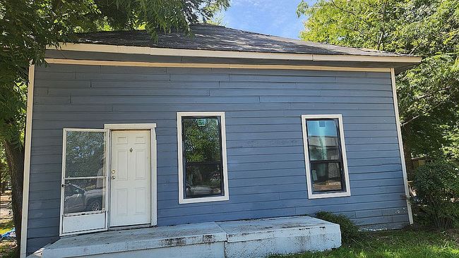 Photo of 200 W Washington St, Clarksville, TX