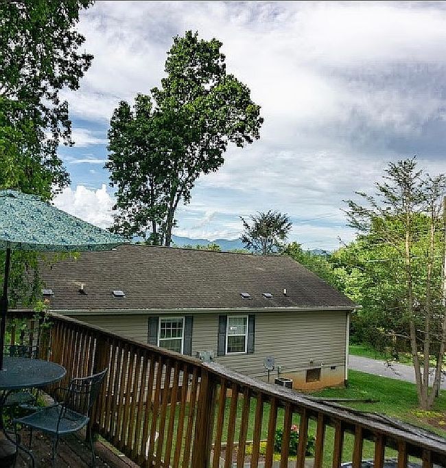 Photo of 17 Browndale Rd, Asheville, NC