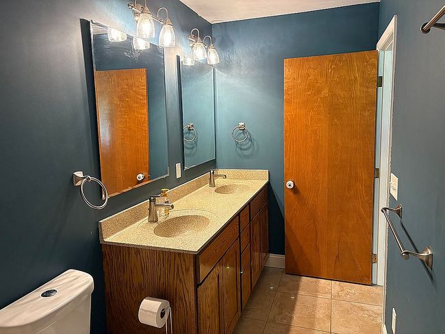 Additional photo 2 of property located at 492 Manor Dr