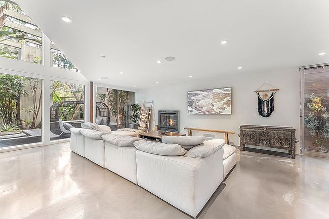 Preview of property located at 819 Dickson St