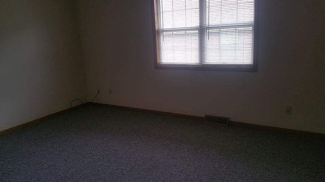 Additional photo 4 of property located at 829 Sunflower St