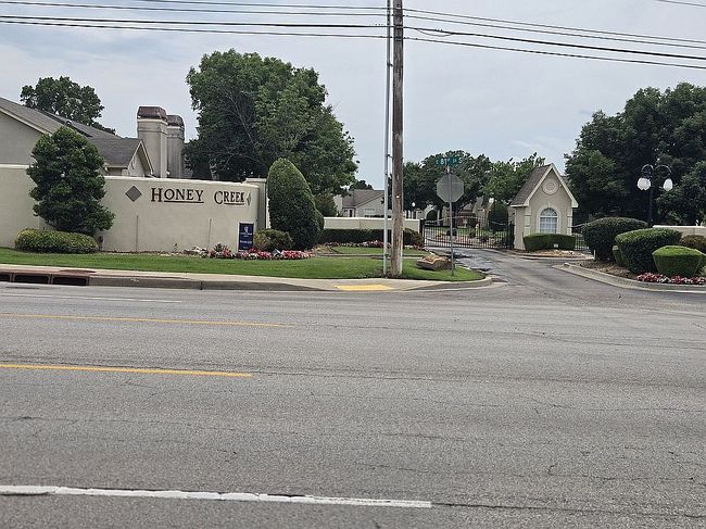 Additional photo 3 of property located at 8302 E 84th St