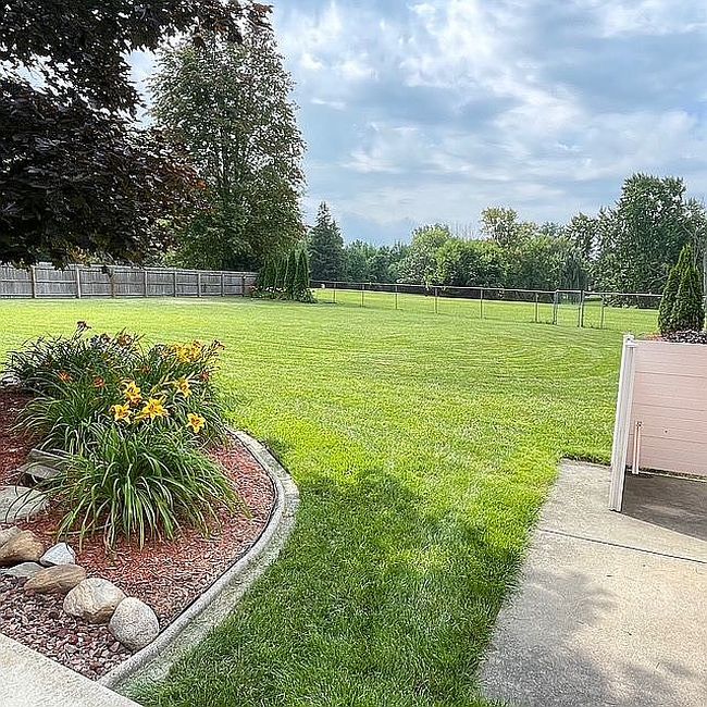 Photo of 8889 Crooked Creek Dr, Saginaw, MI