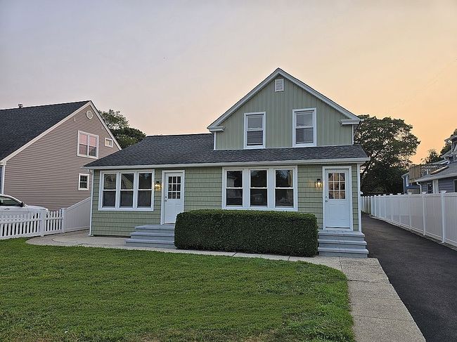 Photo of 84 Rollstone Ave, West Sayville, NY