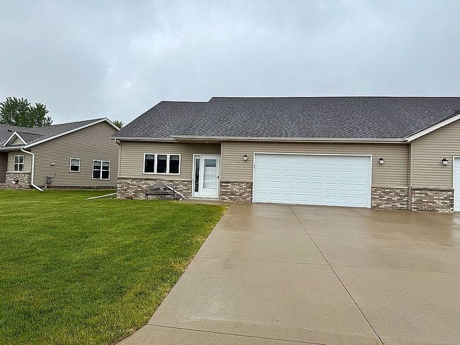 822 Escalade Ln Se, Owatonna, MN