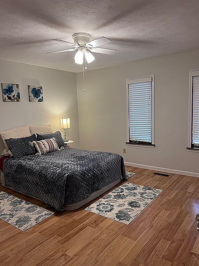 Photo of 1332 Pineview Dr Apt 20, Morgantown, WV