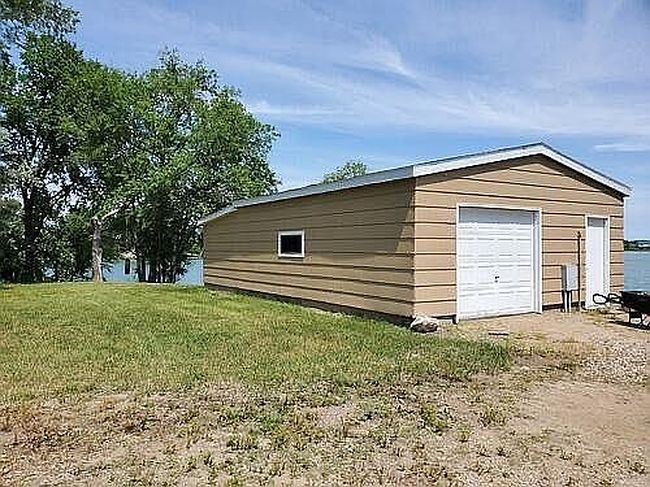 Additional photo 1 of property located at 100 Shoreline Dr S