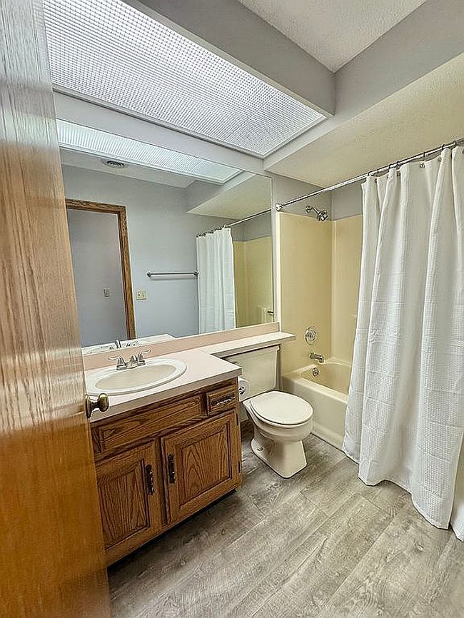 Photo of 17 Pinewood Dr, Medina, OH