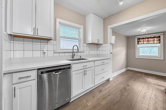 Additional photo 1 of property located at 1700 30th St