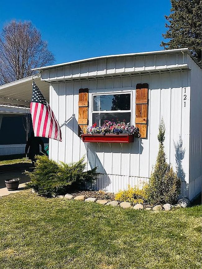 Preview of property located at 526 N Lake St Lot 121