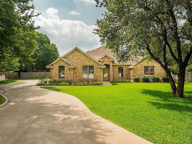 Photo of 3213 Crossbridge Cir, Granbury, TX