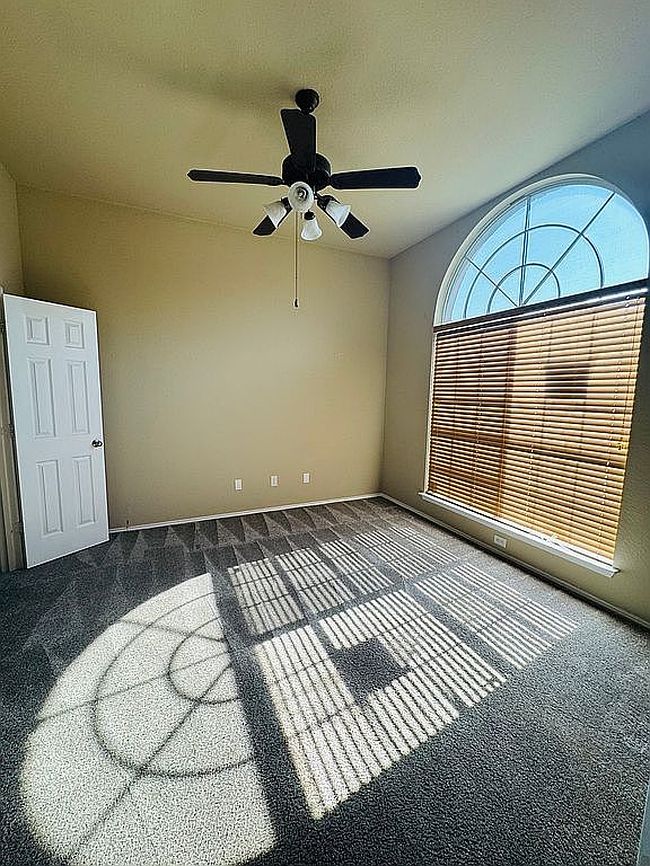 Photo of 10100 Saint James St, Fort Worth, TX