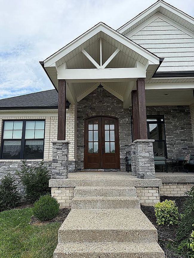 Photo of 10700 Leo Farm Pl, Louisville, KY