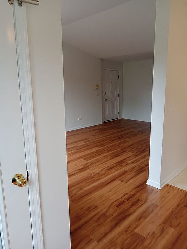 Photo of 1057 N Village Dr Unit 3, Round Lake Beach, IL