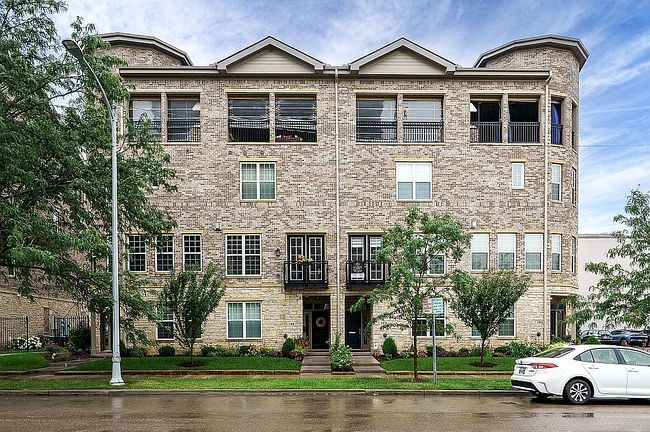 Additional photo 1 of property located at 122 W Monument Ave