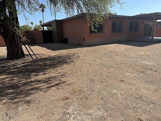 Photo of 2102 E Pinon Dr, Tucson, AZ