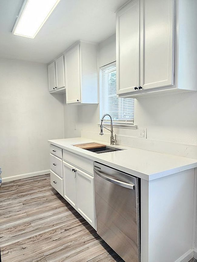 Photo of 2236 Peach Ave Apt 4, Clovis, CA