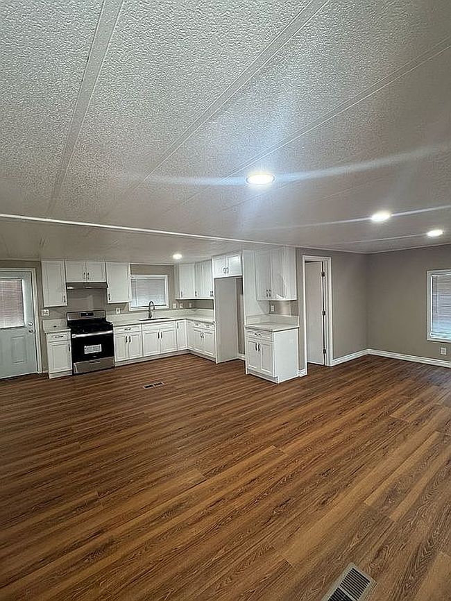 Photo of 1301 E Avenue I Space 6, Lancaster, CA