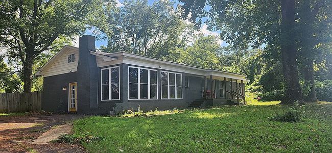 Photo of 445 W Chulahoma Ave, Holly Springs, MS