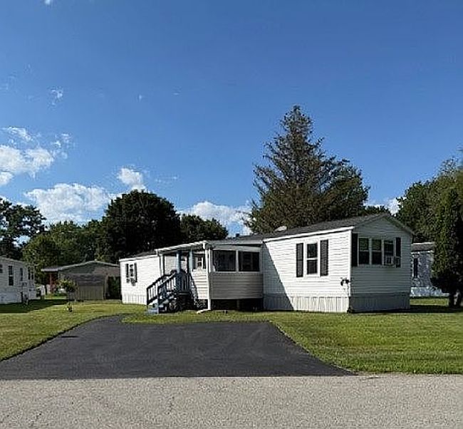 Photo of 292 Pyramid Pines Est, Saratoga Springs, NY