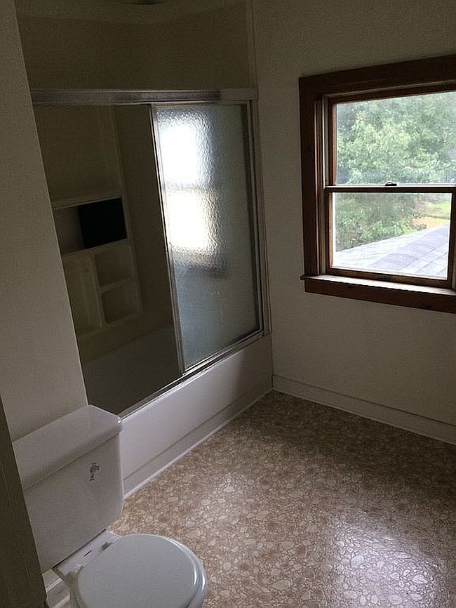 Photo of 824 Pennsylvania Ave, Erie, PA