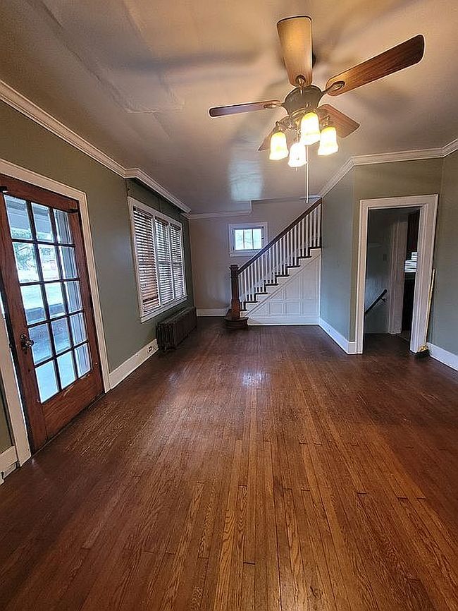 Image of 221 E Main St