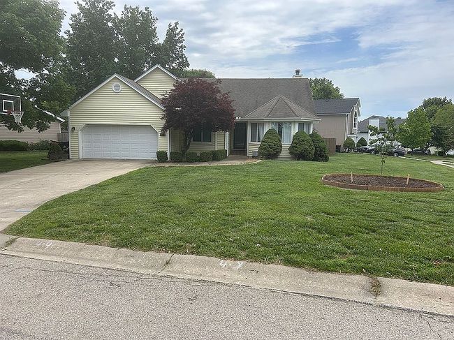Image of 1600 Essex Dr