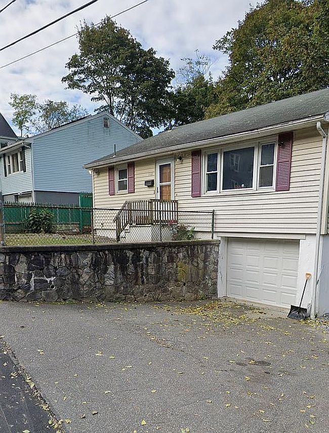 Photo of 110 Middle St, Waterbury, CT