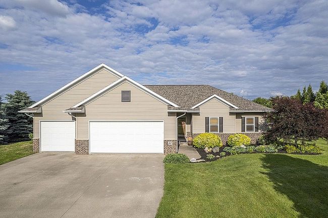 Photo of 207 Pheasant Run Ln, West Branch, IA