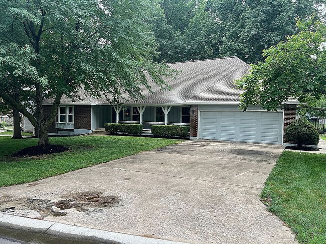 Photo of 600 Ne Golfview Dr, Blue Springs, MO