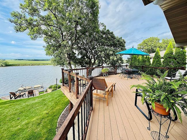 Photo of 854 Riverside Dr, Dixon, IL