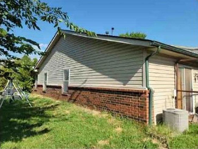 Additional photo 1 of property located at 1955 S Southwest Blvd W