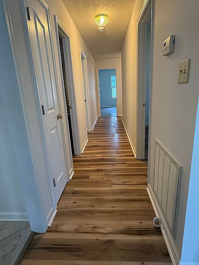 Additional photo 2 of property located at 136 Iris Dr