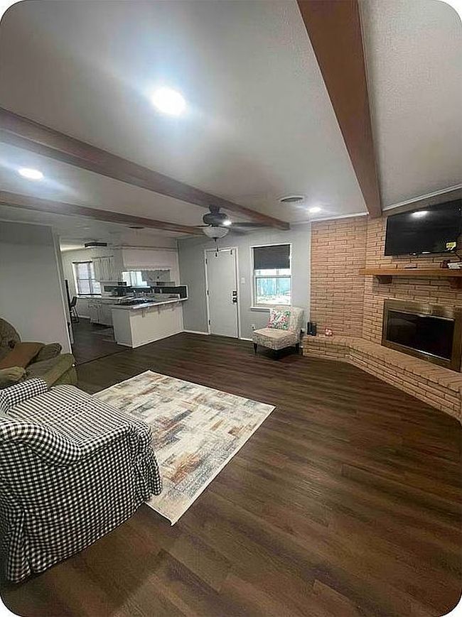 Additional photo 1 of property located at 1536 Primrose Dr