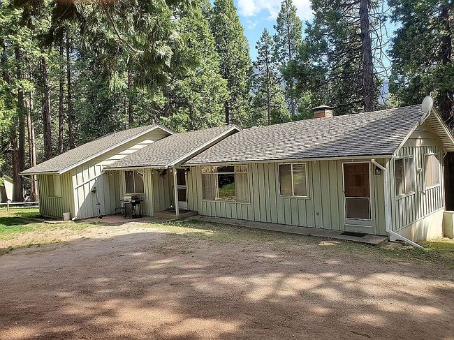 Photo of 1771 James Dr, Springville, CA