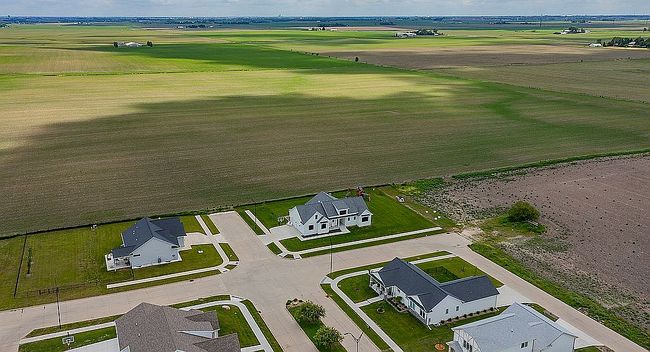 Photo of 702 Evelyn Ave, Dallas Center, IA