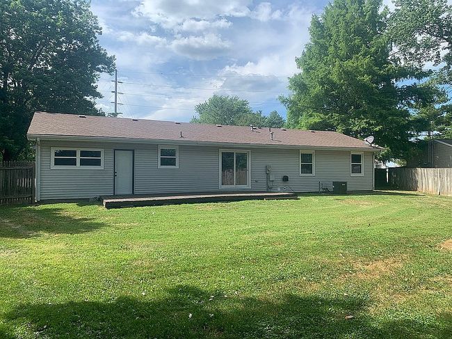 Photo of 806 N Springfield Rd, Athens, IL