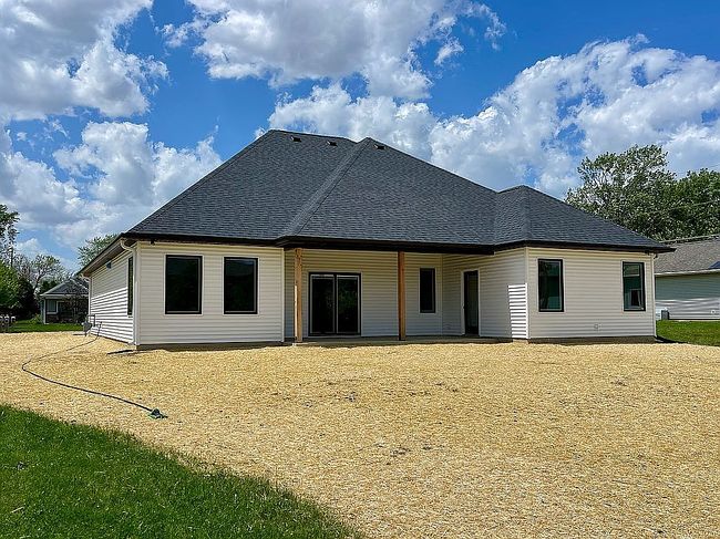 Photo of 1609 Diane Dr, Ossian, IN